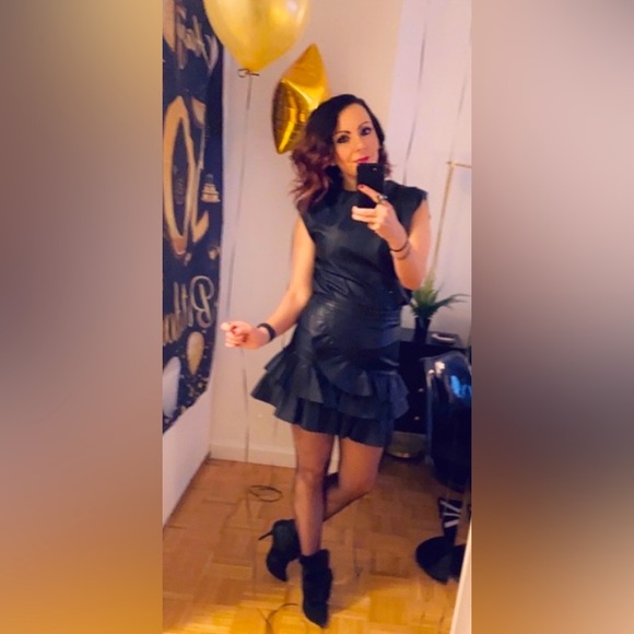 Venti6 Faux Leather Sleeveless with Shoulder Pads - Picture 1 of 6